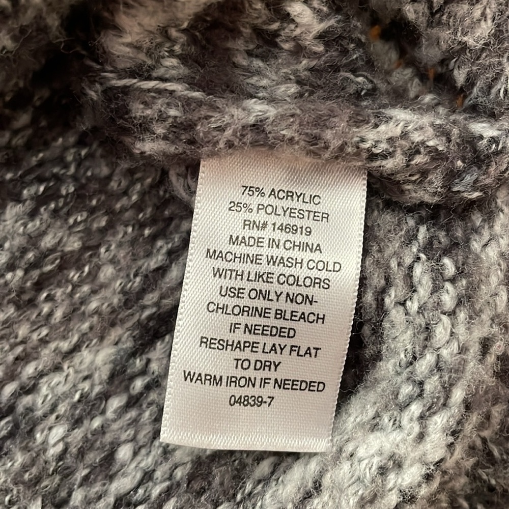 A.n.a. V-Neck Sweater - Picture 3 of 4